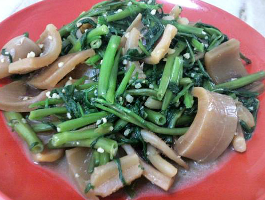 rau muống xào mực
