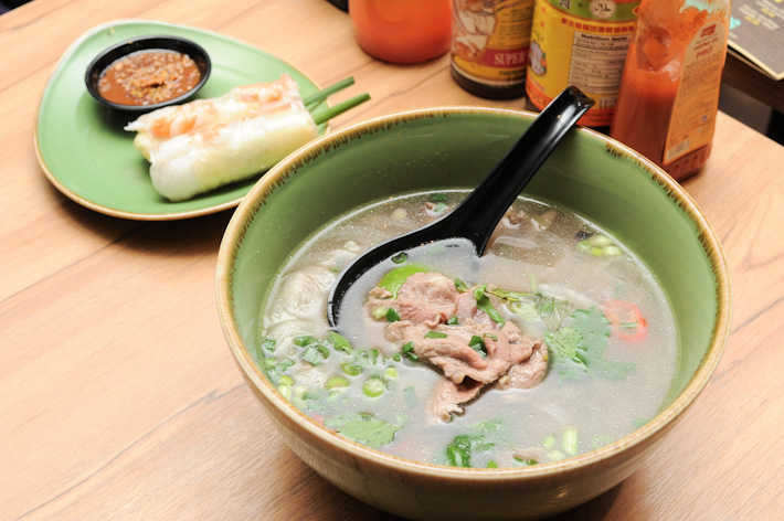Phở Việt Nam ở trung tâm tour du lịch singapore giá rẻ