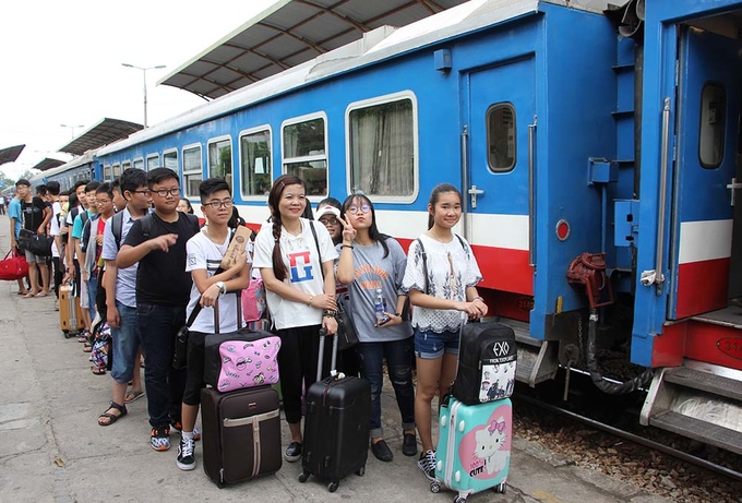 2 phương tiện phổ biến đi tour Phượng Hoàng Cổ Trấn hiện nay 2 phương tiện phổ biến đi tour Phượng Hoàng Cổ Trấn hiện nay