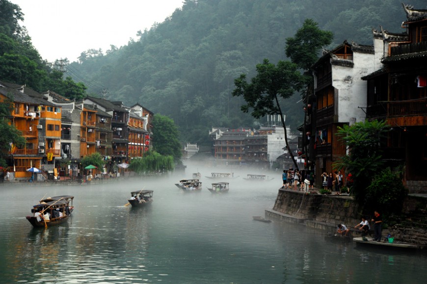 2 phương tiện phổ biến đi tour Phượng Hoàng Cổ Trấn hiện nay 2 phương tiện phổ biến đi tour Phượng Hoàng Cổ Trấn hiện nay