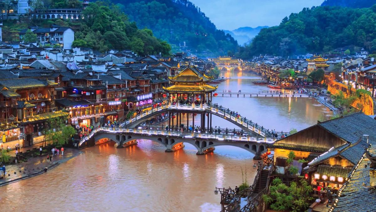 2 phương tiện phổ biến đi tour Phượng Hoàng Cổ Trấn hiện nay 2 phương tiện phổ biến đi tour Phượng Hoàng Cổ Trấn hiện nay