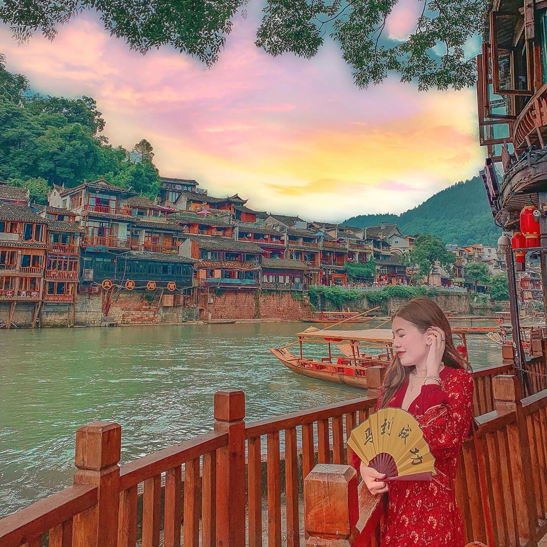 2 phương tiện phổ biến đi tour Phượng Hoàng Cổ Trấn hiện nay 2 phương tiện phổ biến đi tour Phượng Hoàng Cổ Trấn hiện nay