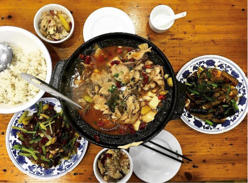 Ăn gì ở Phượng Hoàng Cổ Trấn thơ mộng? Ăn gì ở Phượng Hoàng Cổ Trấn thơ mộng?
