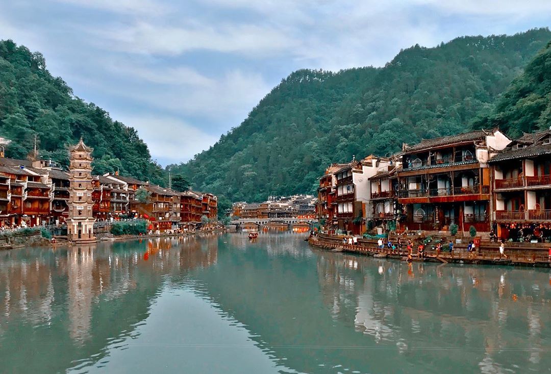 Đi tour Phượng Hoàng Cổ Trấn rẻ ở công ty nào? Đi vào mùa nào đẹp? Đi tour Phượng Hoàng Cổ Trấn rẻ ở công ty nào? Đi vào mùa nào đẹp?