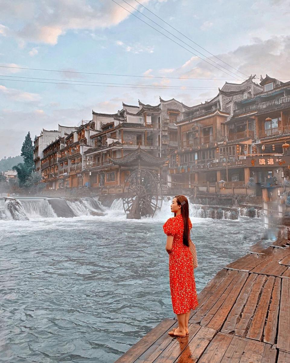 Giá tour đi Phượng Hoàng Cổ Trấn bằng máy bay có đắt không? Giá tour đi Phượng Hoàng Cổ Trấn bằng máy bay có đắt không?