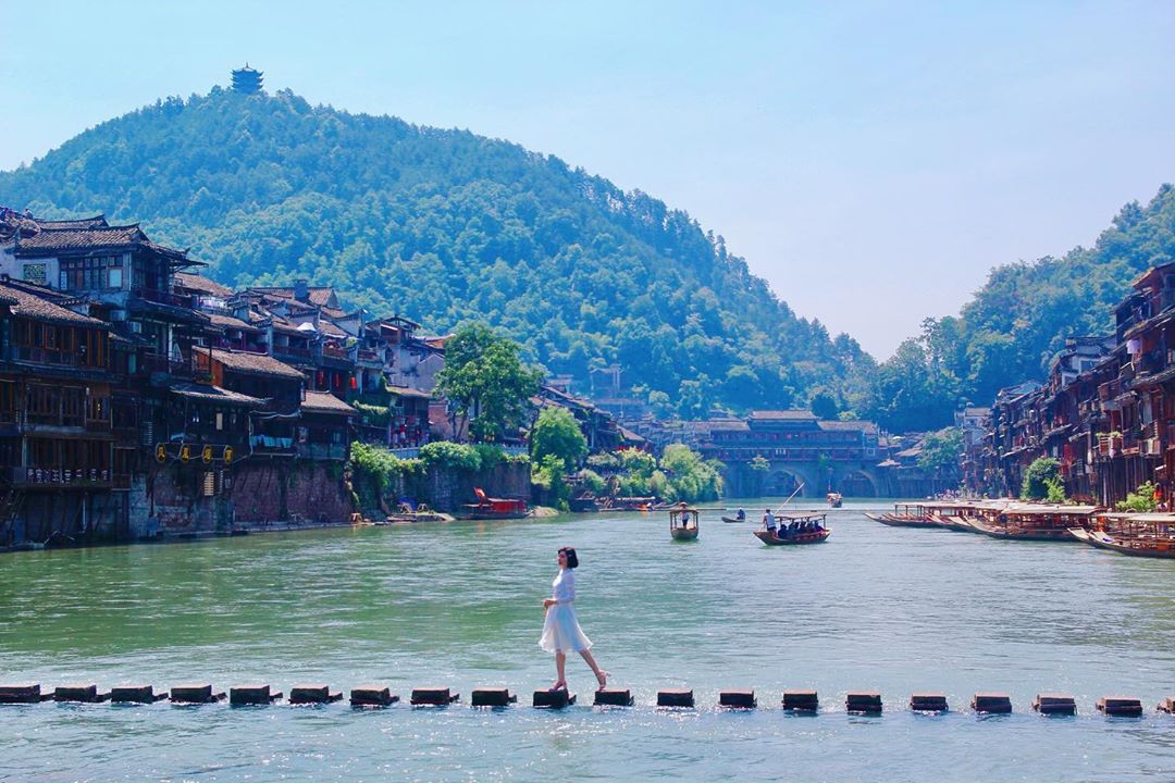 Tại sao nên đi du lịch Phượng Hoàng Cổ Trấn theo tour? Tại sao nên đi du lịch Phượng Hoàng Cổ Trấn theo tour?
