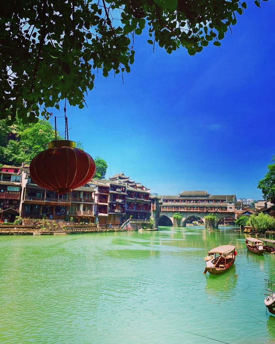 Tại sao nên đi du lịch Phượng Hoàng Cổ Trấn theo tour? Tại sao nên đi du lịch Phượng Hoàng Cổ Trấn theo tour?