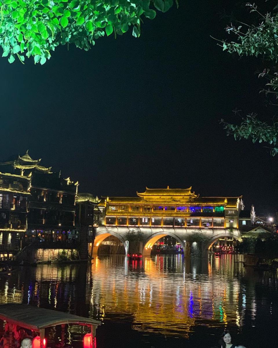 Tại sao nên đi du lịch Phượng Hoàng Cổ Trấn theo tour? Tại sao nên đi du lịch Phượng Hoàng Cổ Trấn theo tour?