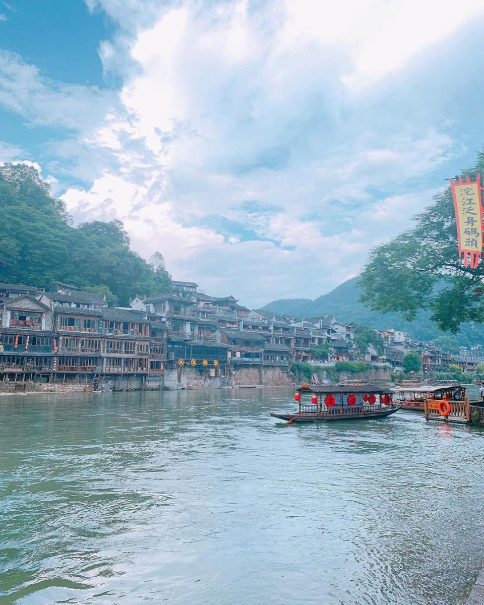 Tour Phượng Hoàng Cổ Trấn Thiên An Môn đưa bạn đến chốn bồng lai Tour Phượng Hoàng Cổ Trấn Thiên An Môn đưa bạn đến chốn bồng lai