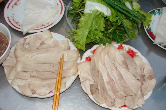 Bánh tráng thịt heo cuộn hai đầu da