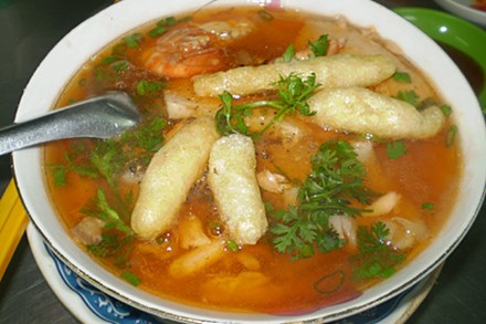 Du lịch Nha Trang ném thử bong bóng cá