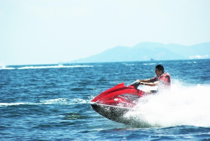 chạy Cano trên biển