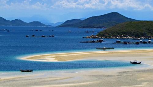 Đầm Môn