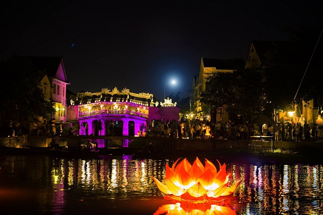 Đến Hội An vào ngày rằm