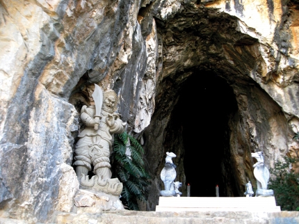 động Âm Phủ