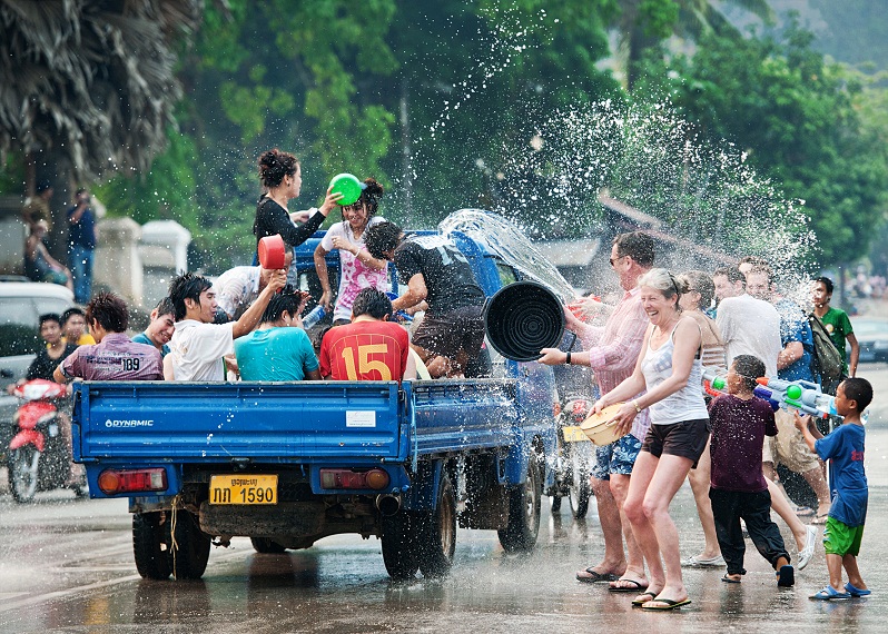 Du lịch Lào và tham gia lễ hội té nước