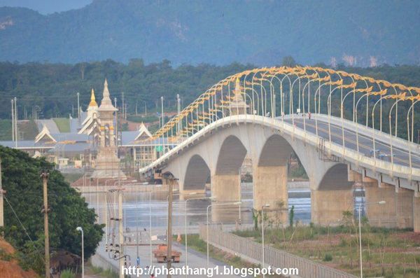 Tour du lịch Lào tham quan Thái Lan thật đơn giản