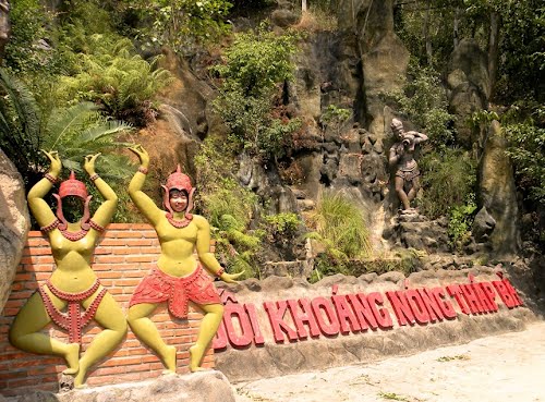 Du lịch Nha trang - tắm mình ở suối khoáng nóng Tháp Bà