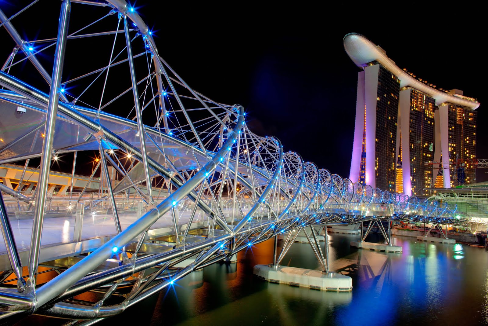 Lung linh cầu xoắn ốc DOUBLE HELIX với tour Singapore