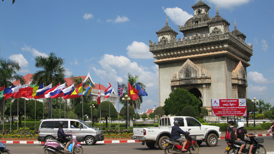 Du lịch Lào, thưởng thức thịt sống ở Xiêng Khoảng