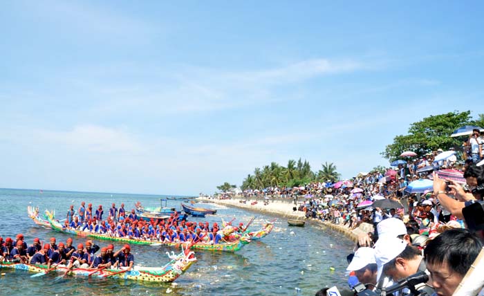 Lễ hội đua thuyền ở Lào