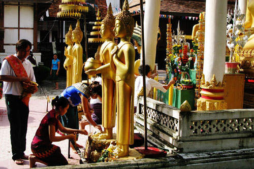 Lễ hội lên chùa Khẩu – phẳn – sả ở Lào