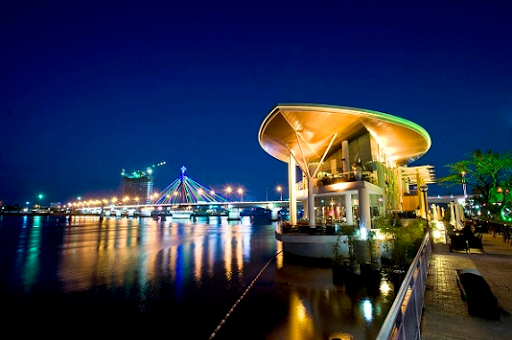 Ngồi pub ven sông Hàn