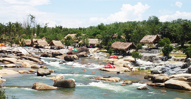 suoi-thach-lam-du-lich-nha-trang-1
