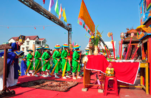Thăm lễ hội Cầu Ngư
