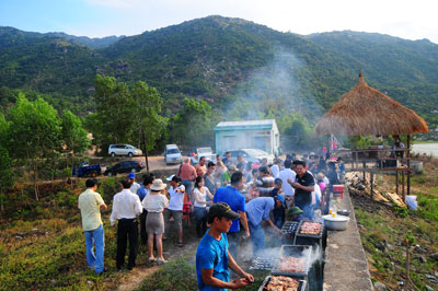 Tiệc nướng ngoài trời