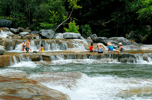 Vẻ đẹp kì vĩ của suối Tiên